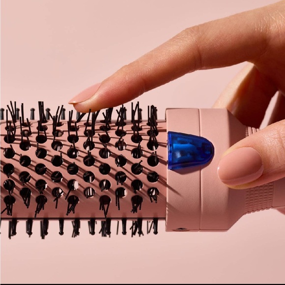 NWT Volumizing Thermal Brush - Picture 4 of 7